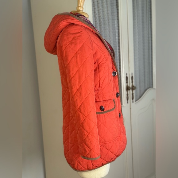 Plastic Island Classic Red Quilted Hooded Barn Jacket with Plaid Lining Size S - Picture 3 of 9